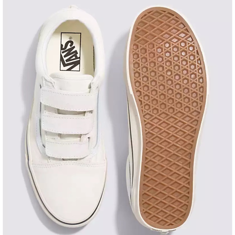 White Vans - Old Skool V Suede Canvas shoe